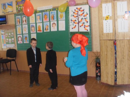 сценка " Про мамине свято"